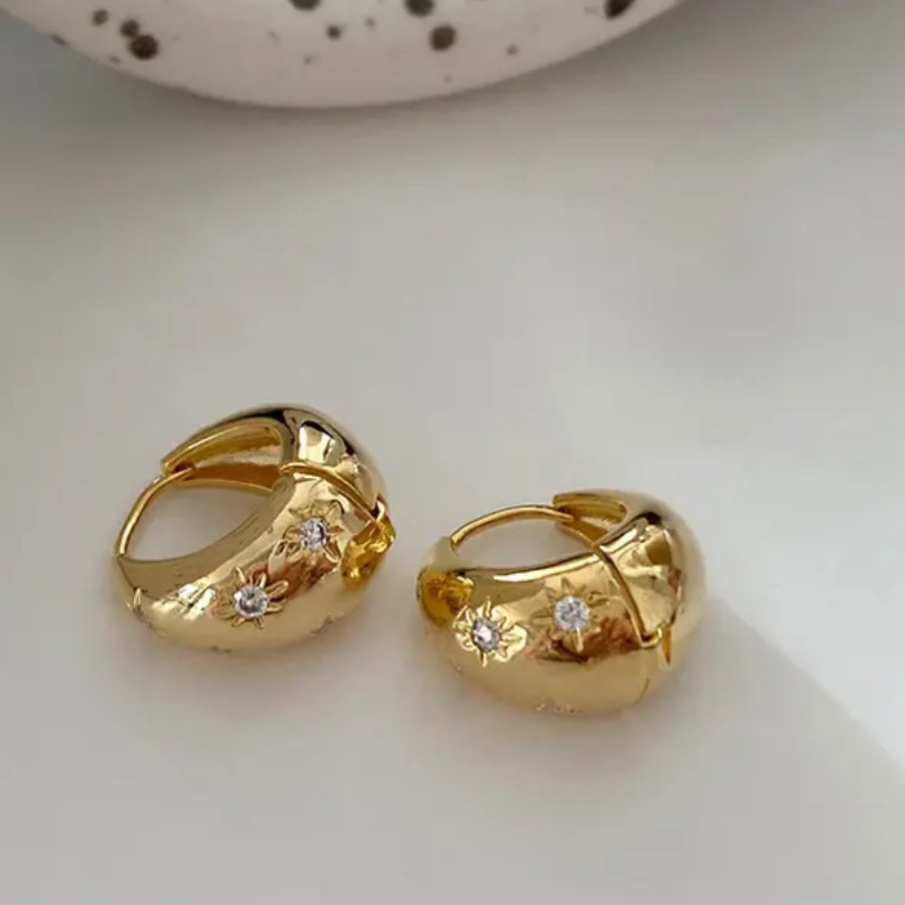 NEW! Anthropologie
Celestial Stars Crystal Dome Huggies Hoop Gold Earrings - Picture 3 of 9